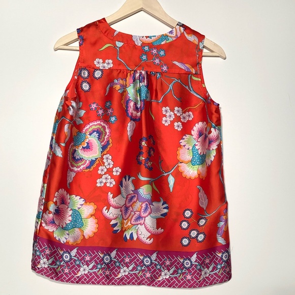 Violet + Claire Pleat Front Floral Sleeveless Top - Picture 2 of 7